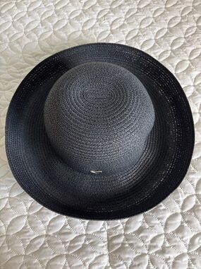 Betmar Black Woven Straw Hat with Wide Brim 7-7 1/4 in diameter Like New